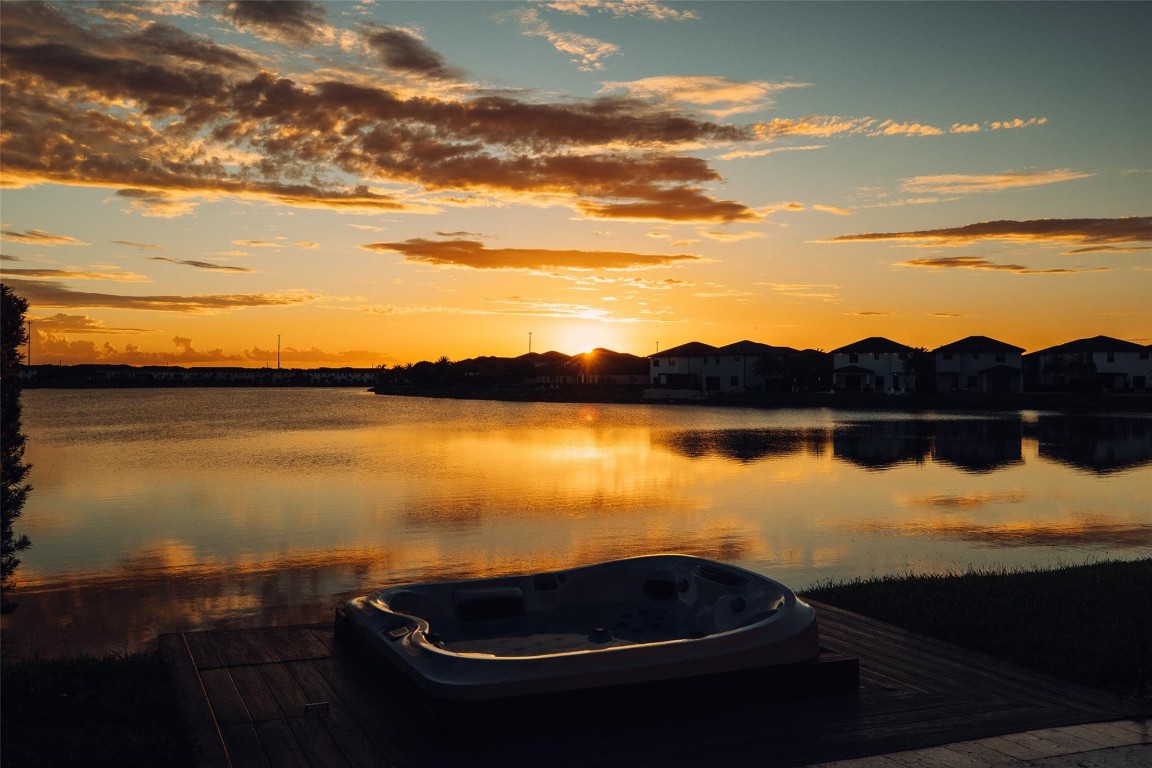 Dunnwoody Lake - Residential