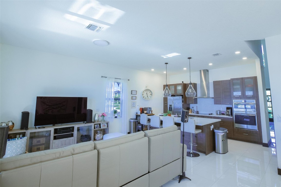 Dunnwoody Lake - Residential