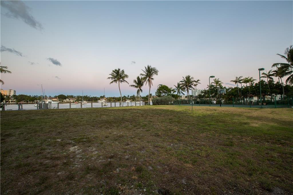 LUCILLE ISLAND 37-19 B - Land