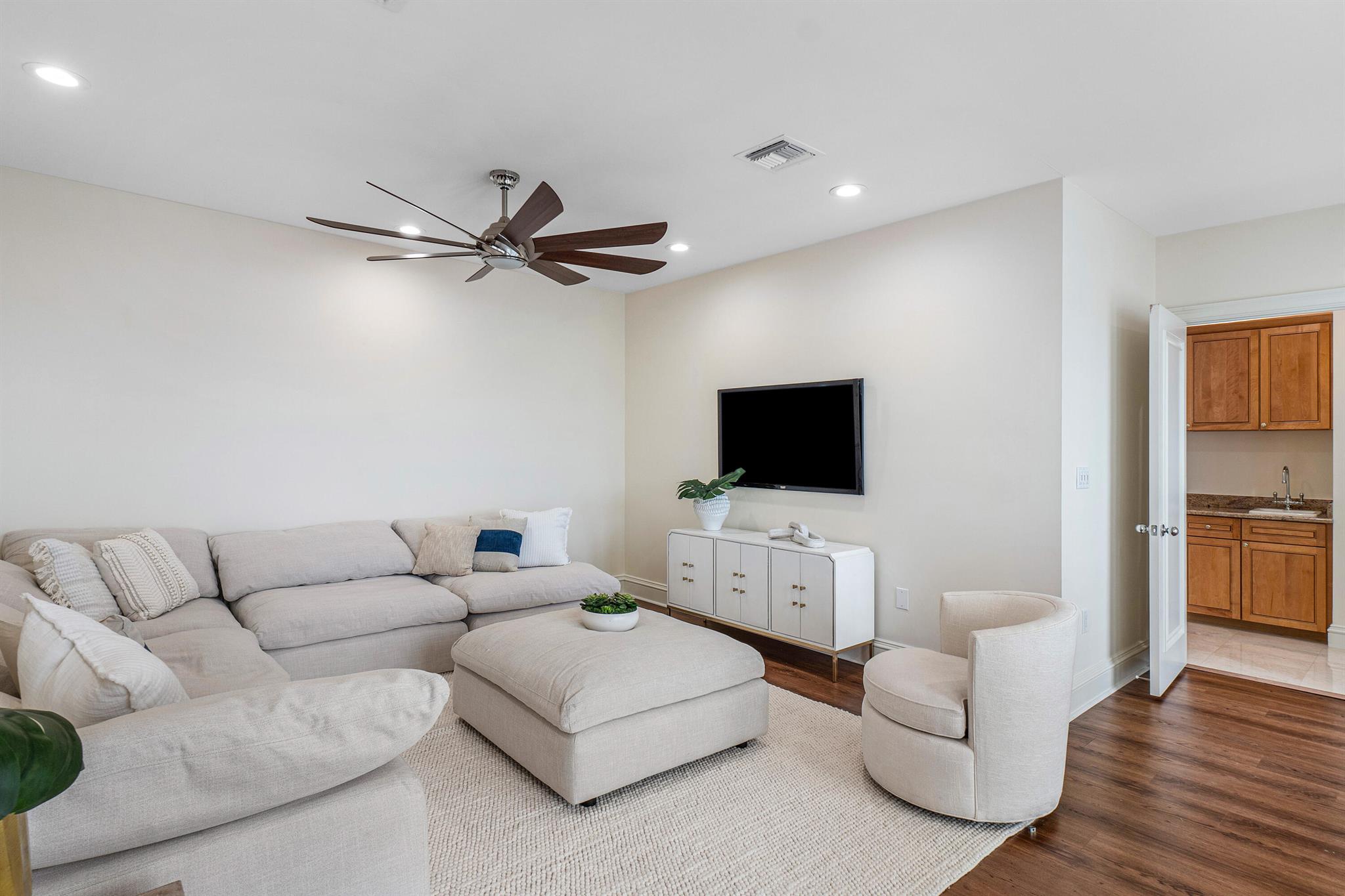 VENETIAN ISLES 1ST SEC - Residential