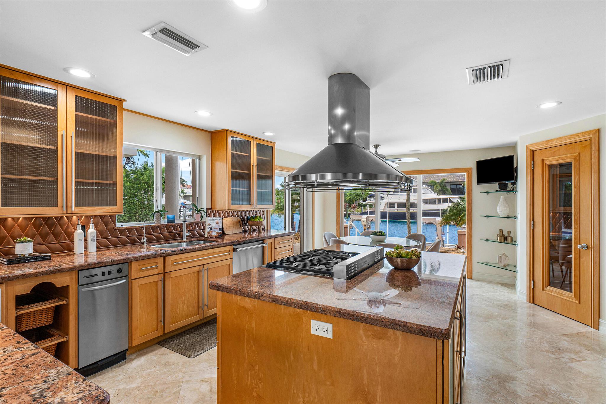 VENETIAN ISLES 1ST SEC - Residential