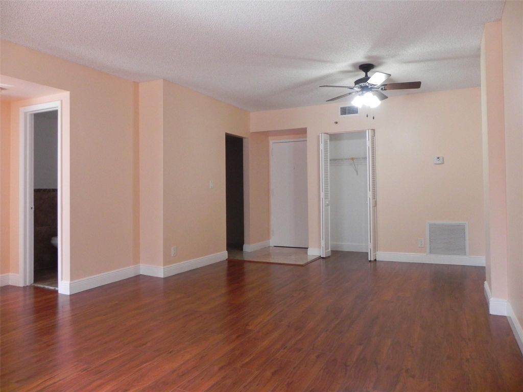 Photo of 901 Hillcrest Drive #208, Hollywood, FL 33021 (MLS # F10403149)