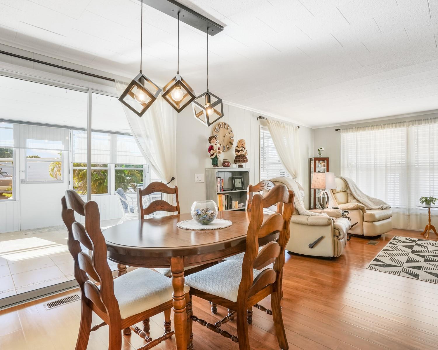 Ravenswood Estates & Mari - Residential