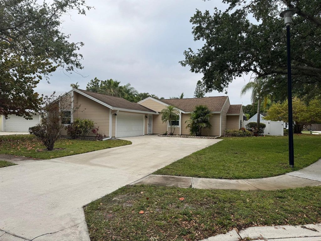 Photo of 18293 Jupiter Landings Drive, Jupiter, FL 33458 (MLS # R11082096)