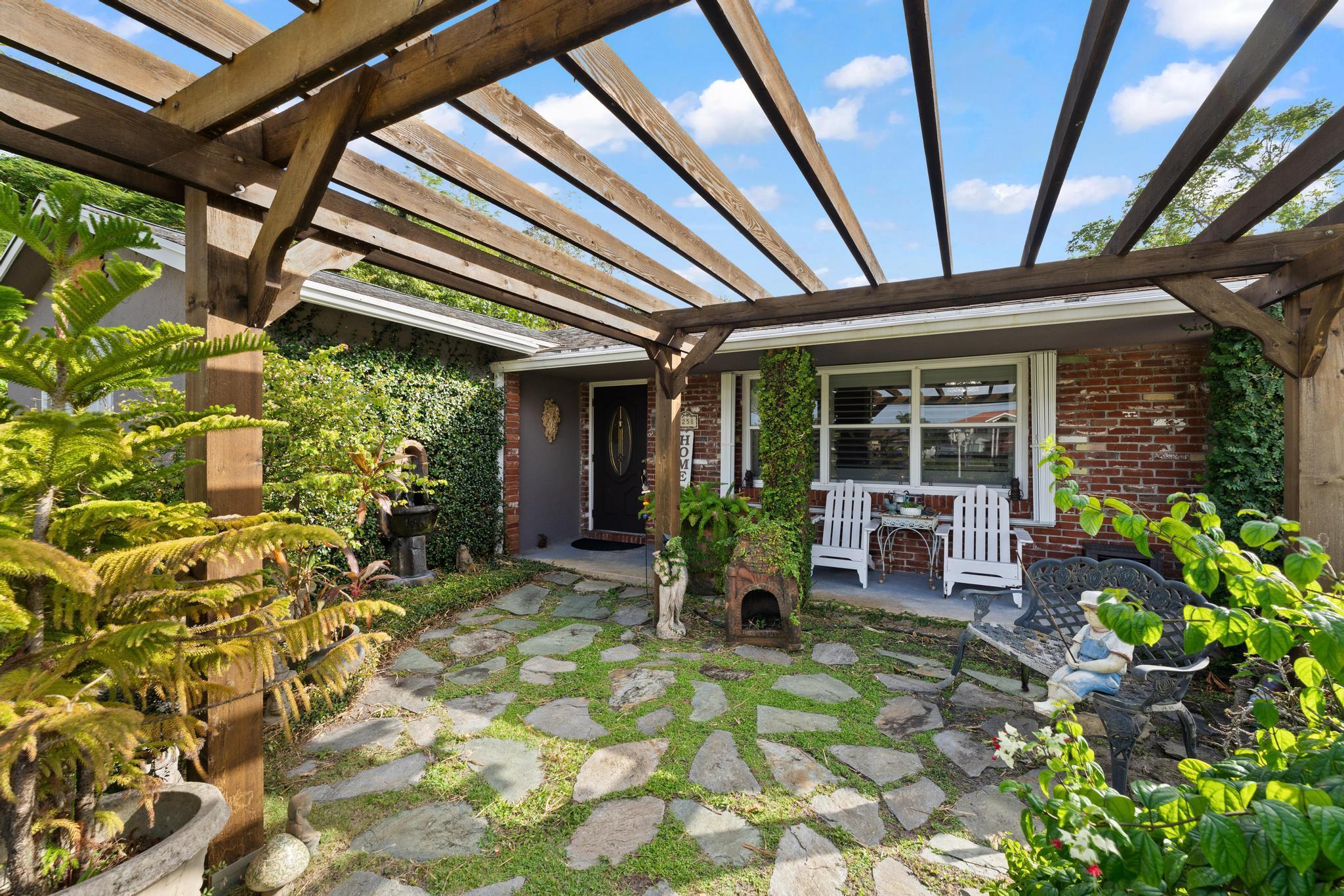 FLA-MANGO ESTATES AS - Residential