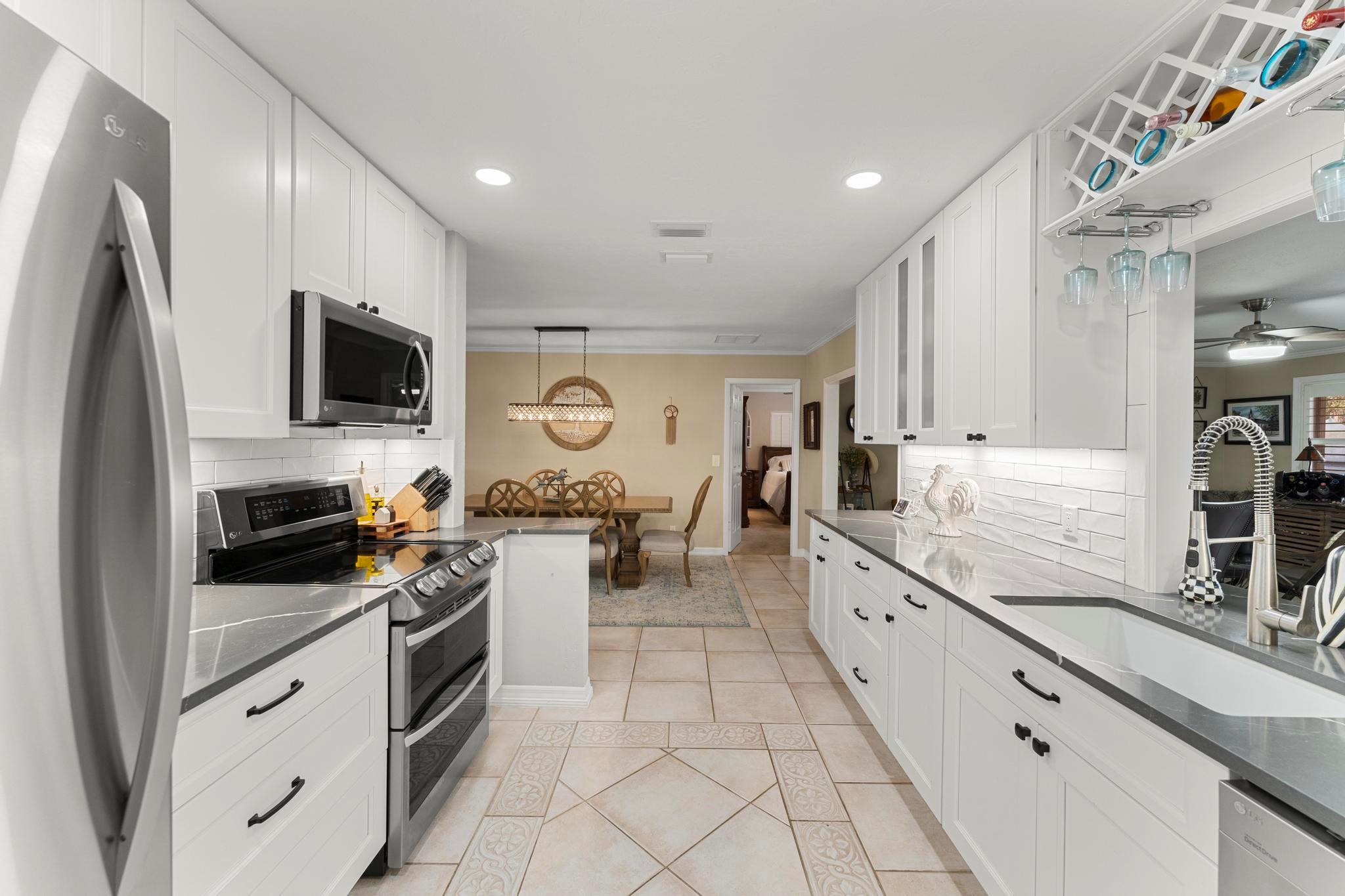 FLA-MANGO ESTATES AS - Residential