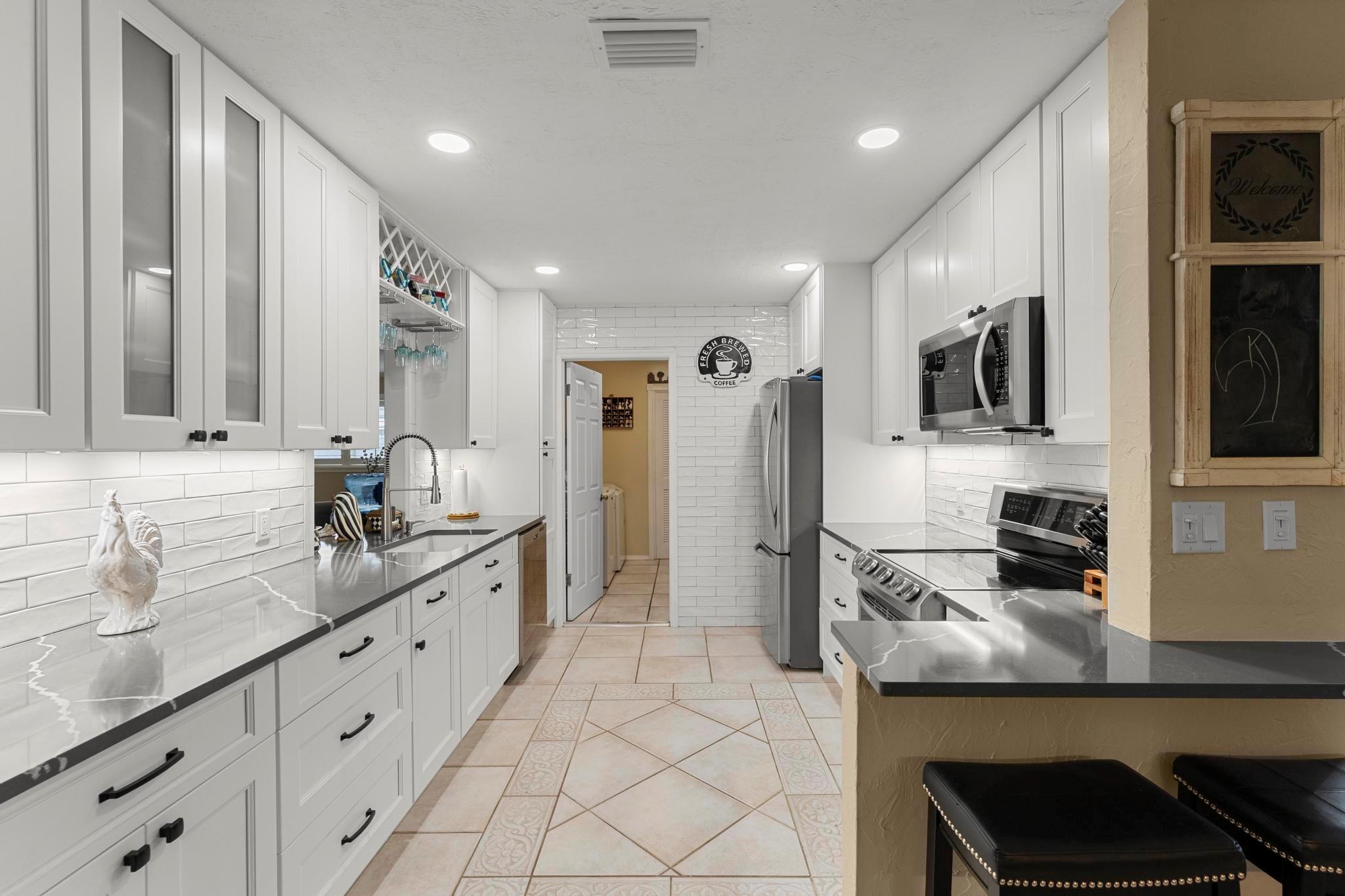 FLA-MANGO ESTATES AS - Residential