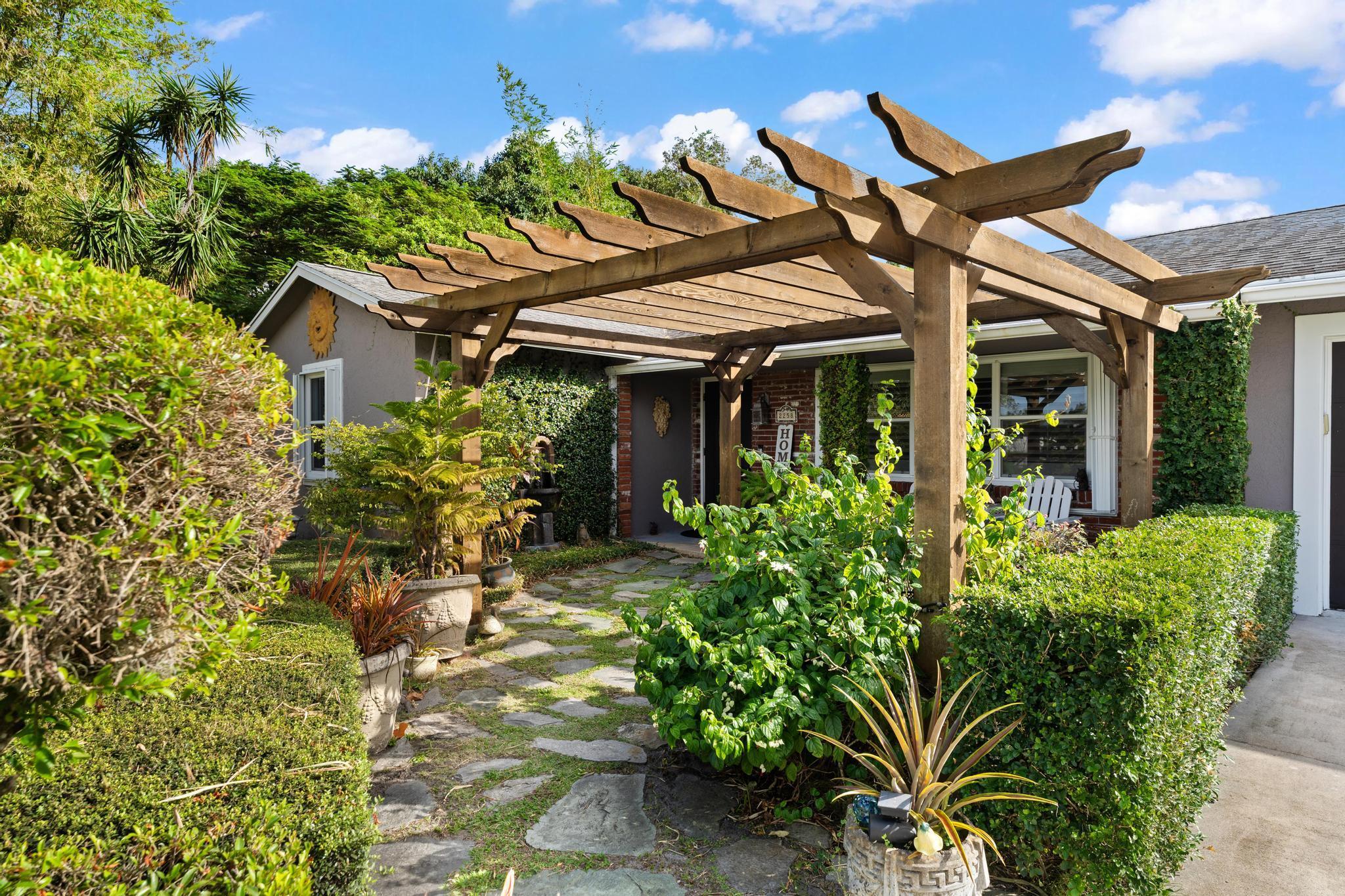 FLA-MANGO ESTATES AS - Residential