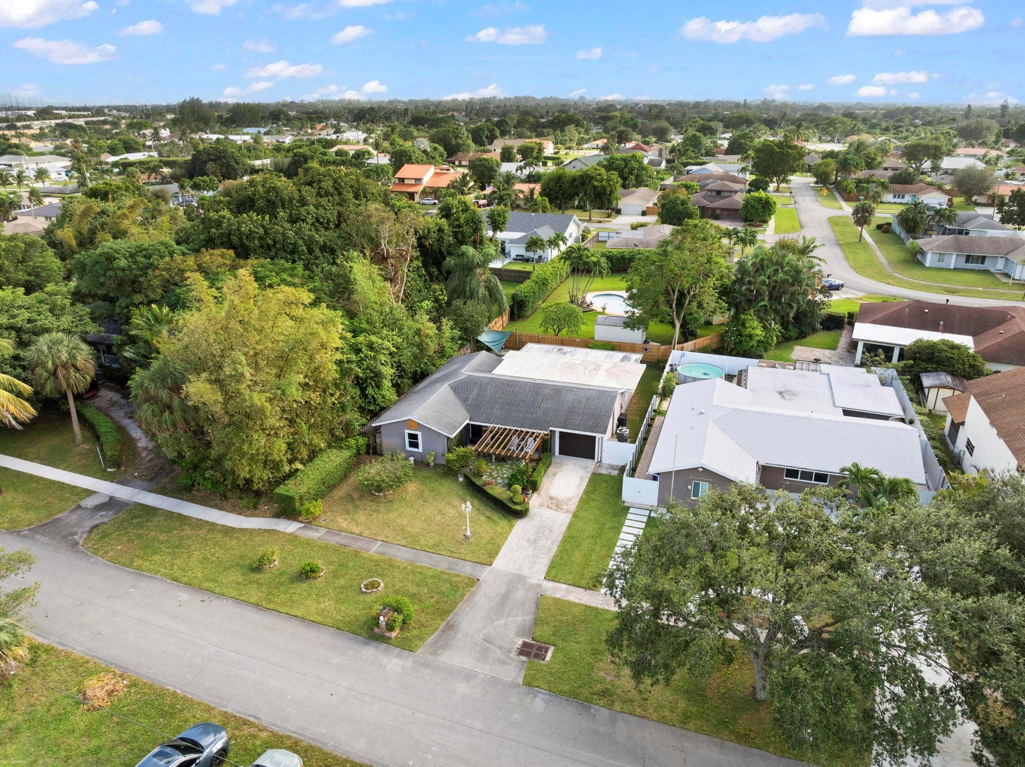 FLA-MANGO ESTATES AS - Residential