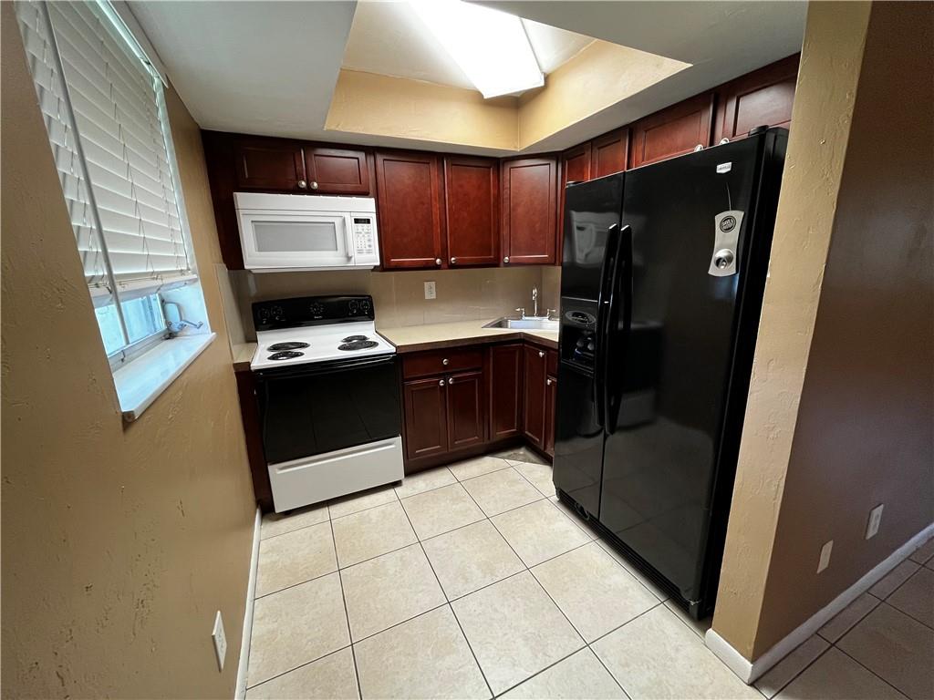 F A BARRETTS SUB OF W1/2 - Residential Lease