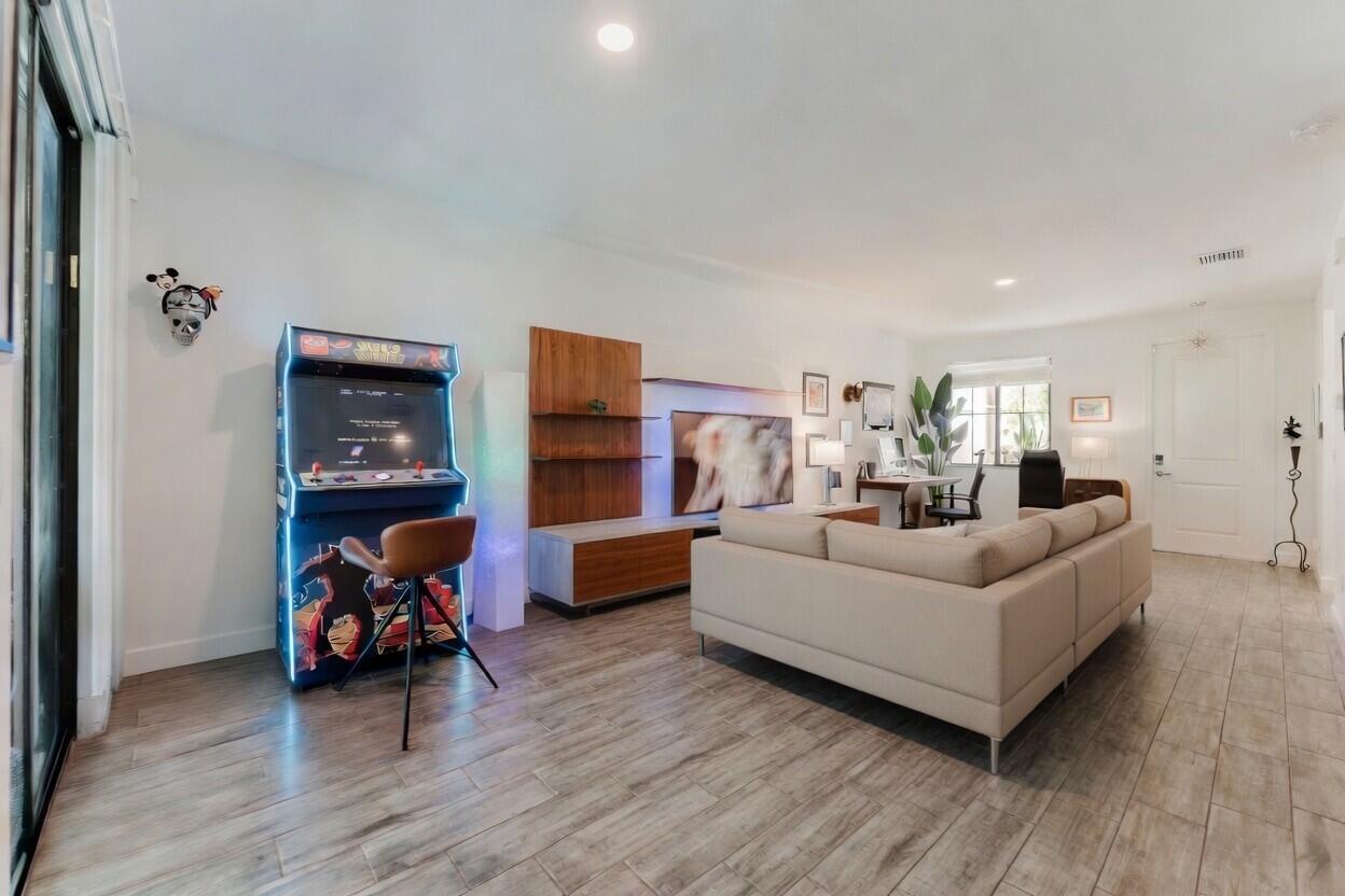 RESIDENCES AT PALM AIRE - Residential