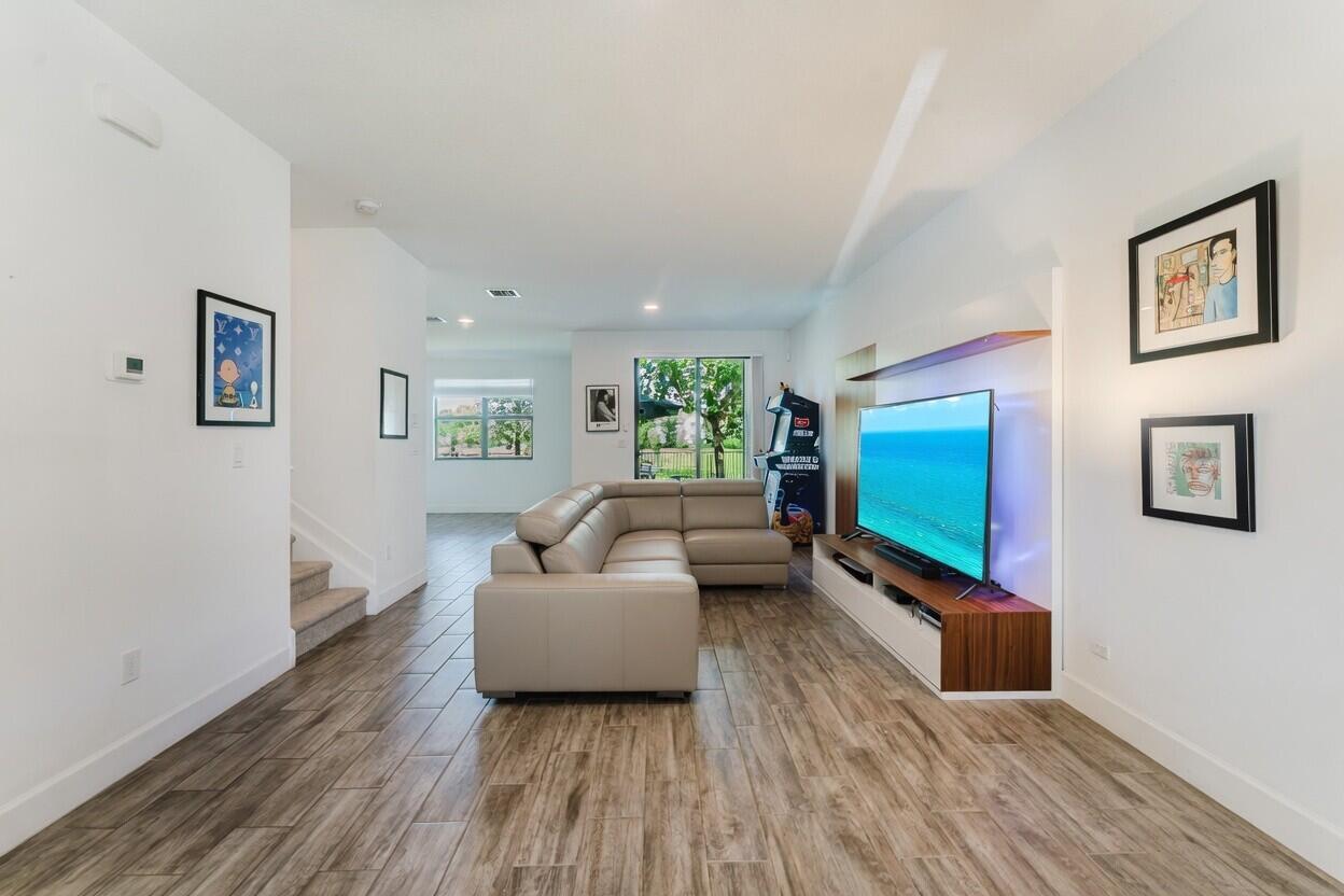 RESIDENCES AT PALM AIRE - Residential