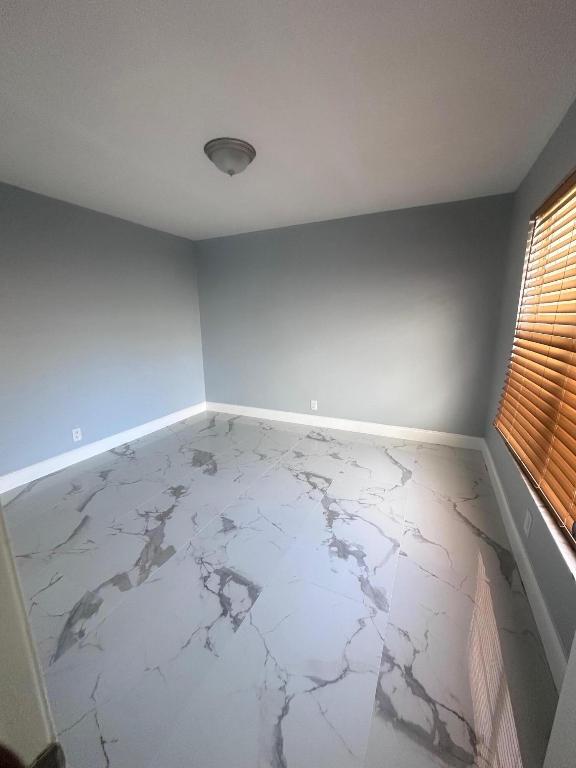 24-44-42, S 60 FT OF N 430.5 FT OF W 165 FT OF W 1 - Residential Income