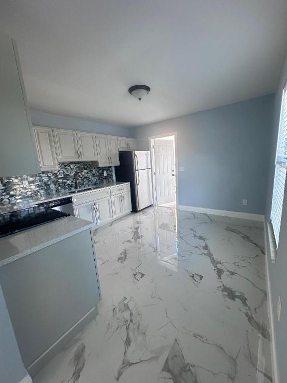 24-44-42, S 60 FT OF N 430.5 FT OF W 165 FT OF W 1 - Residential Income