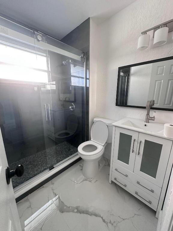 24-44-42, S 60 FT OF N 430.5 FT OF W 165 FT OF W 1 - Residential Income