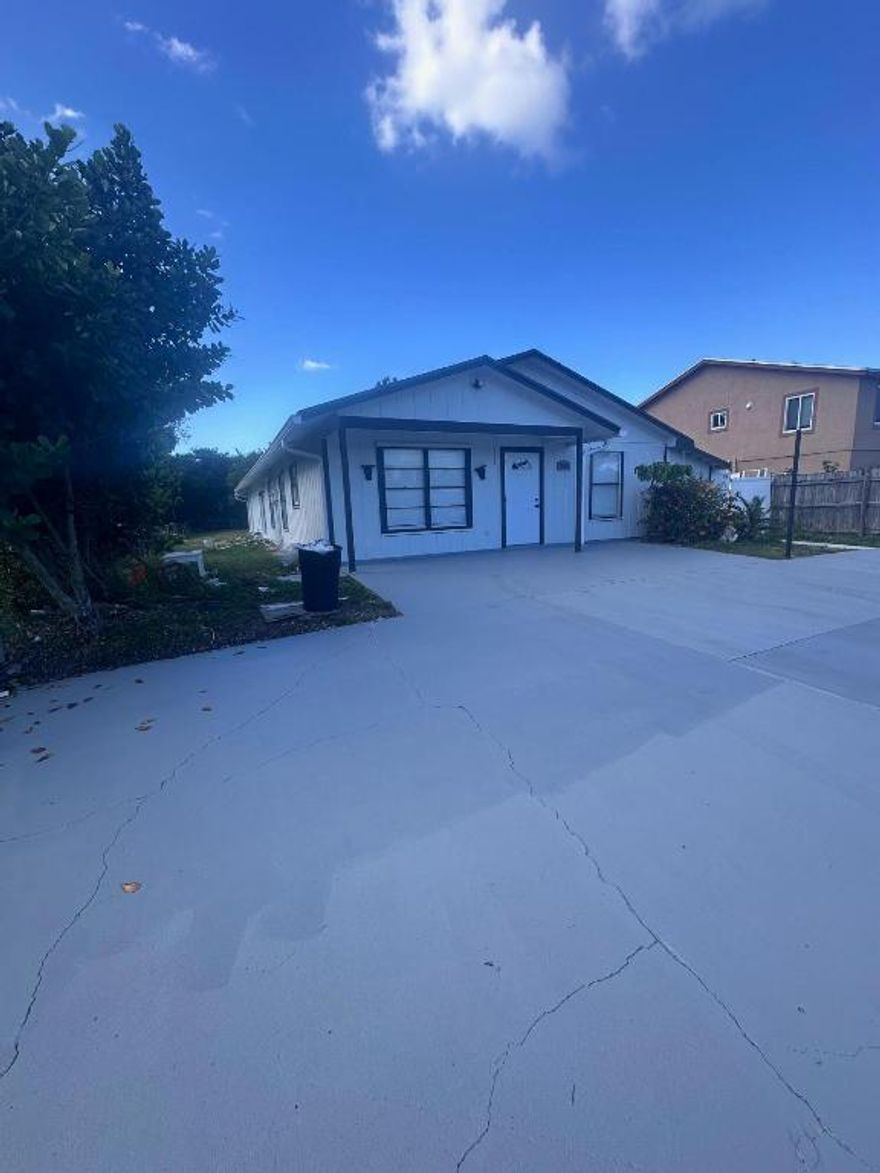 Great investment opportunity or live one unit and rent the second for an extra income, Fully remodeled duplex new flooring, new bathrooms, new paint, new kitchen etc.
A must see.
Close to everything, property behind Homedepot of Lake worth and Military Trail.