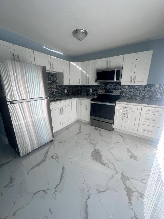 24-44-42, S 60 FT OF N 430.5 FT OF W 165 FT OF W 1 - Residential Income