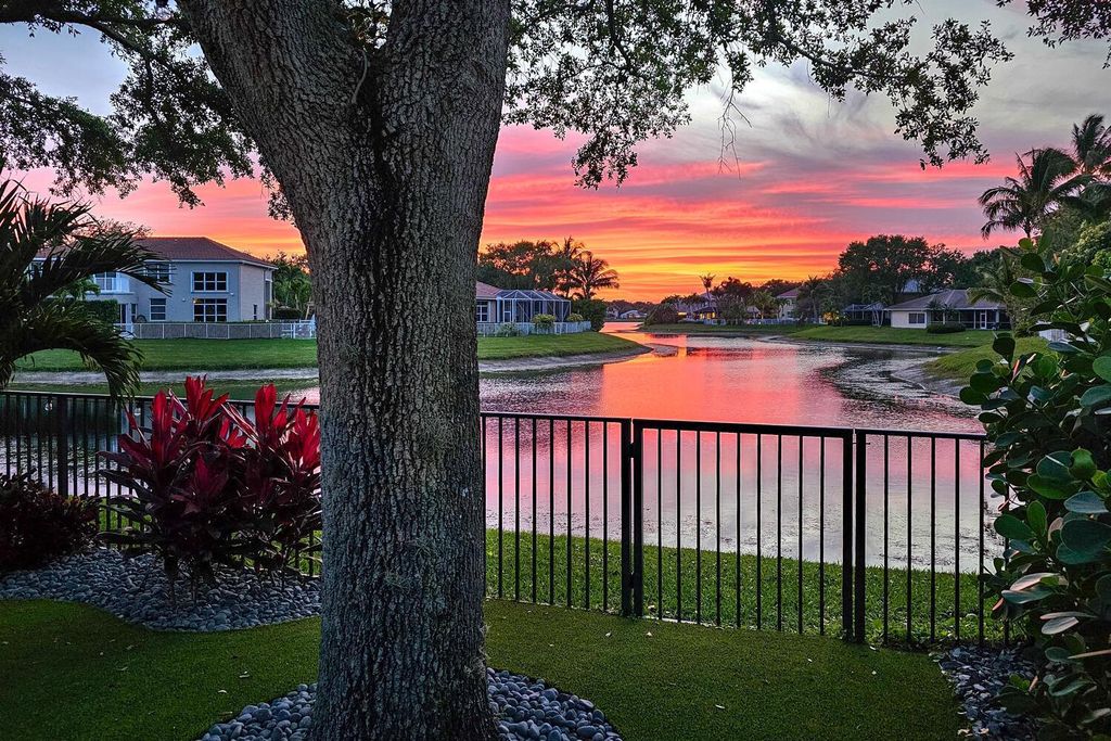 Photo of 509 Cocoplum Drive S, Jupiter, FL 33458 (MLS # R11002540)