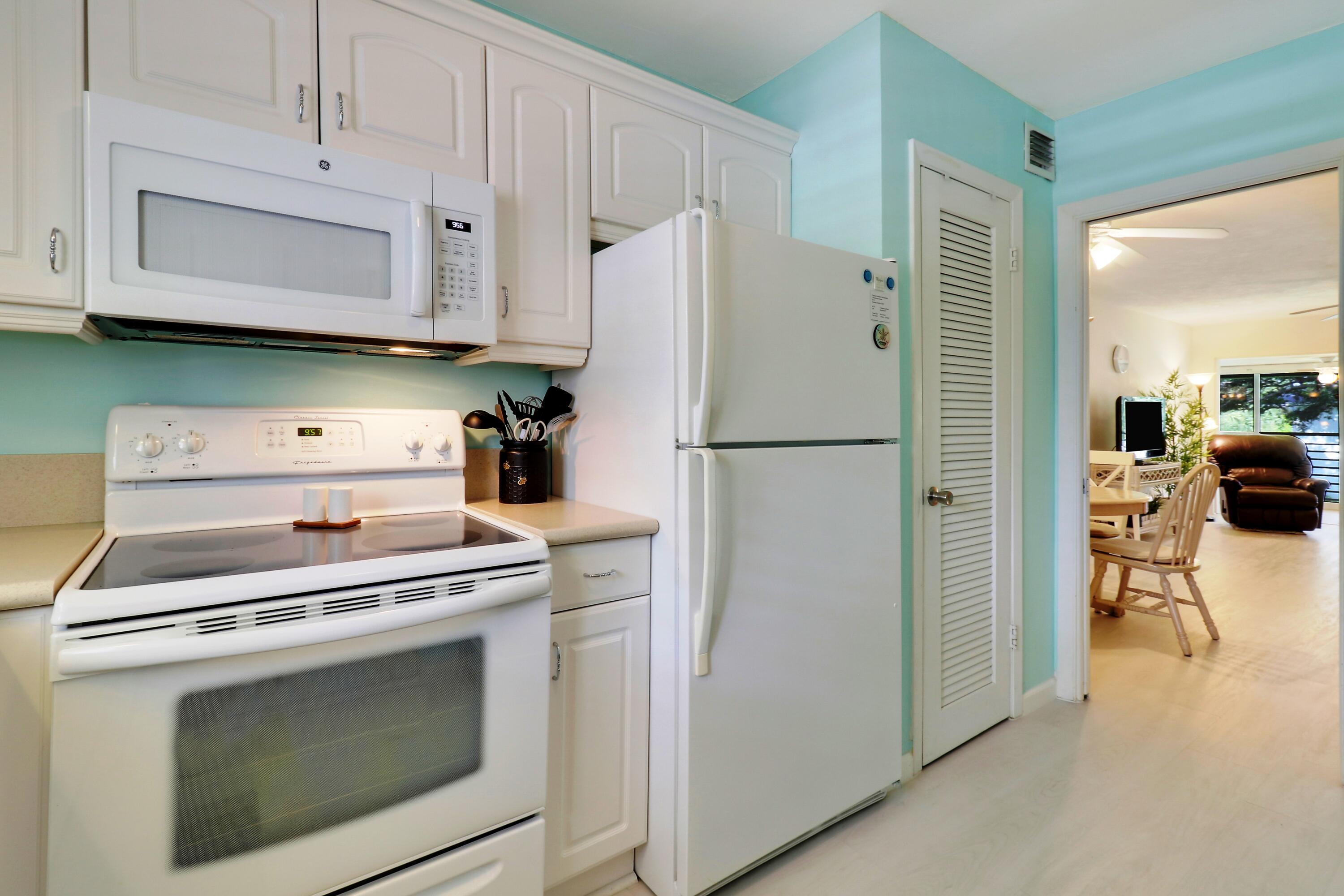 TEQUESTA GARDEN CONDO 3 - Residential