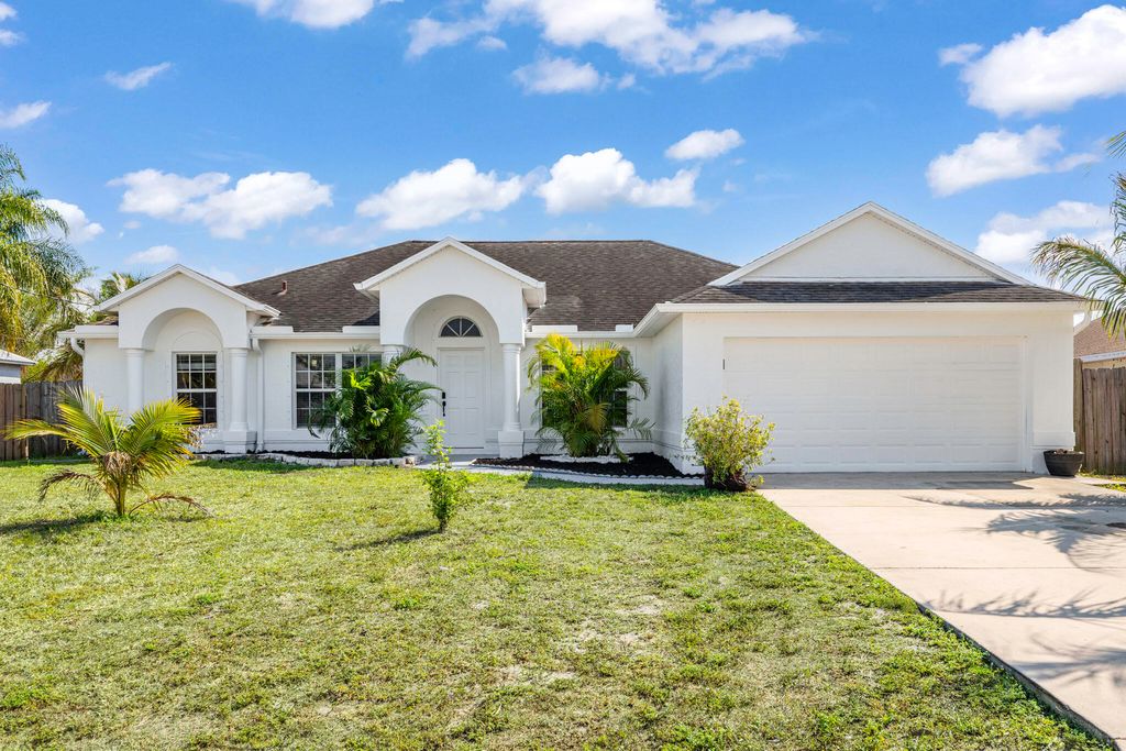 Photo of 572 SW Mccomb Avenue, Port Saint Lucie, FL 34953 (MLS # R11072751)