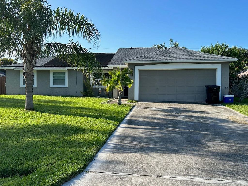 Photo of 641 SE Damask Avenue, Port St Lucie, FL 34983 (MLS # R10894974)