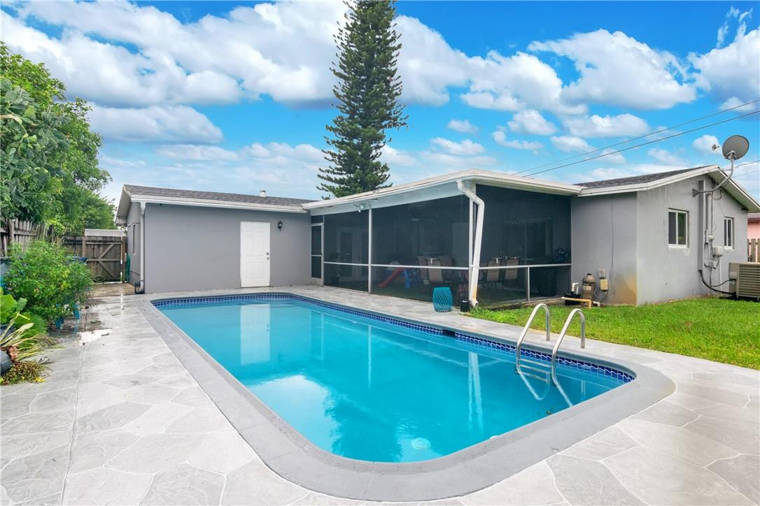 SUNRISE GOLF VILLAGE FIRS - Residential