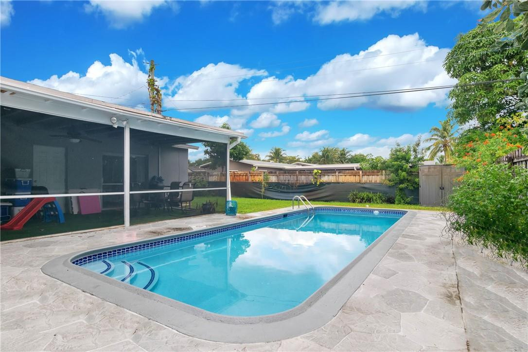 SUNRISE GOLF VILLAGE FIRS - Residential