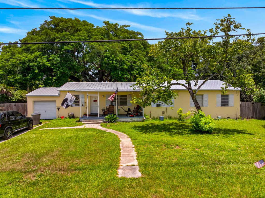 Photo of 1054 Trinidad Avenue, Fort Pierce, FL 34982 (MLS # B26050130)