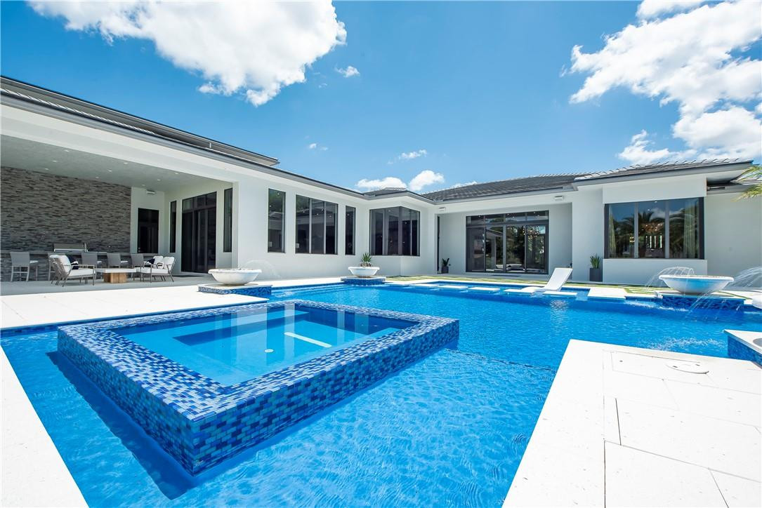 PLANTATION ACRES - Residential