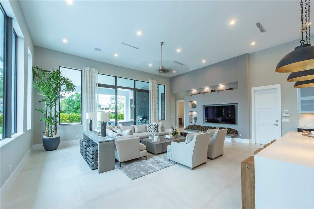 PLANTATION ACRES - Residential