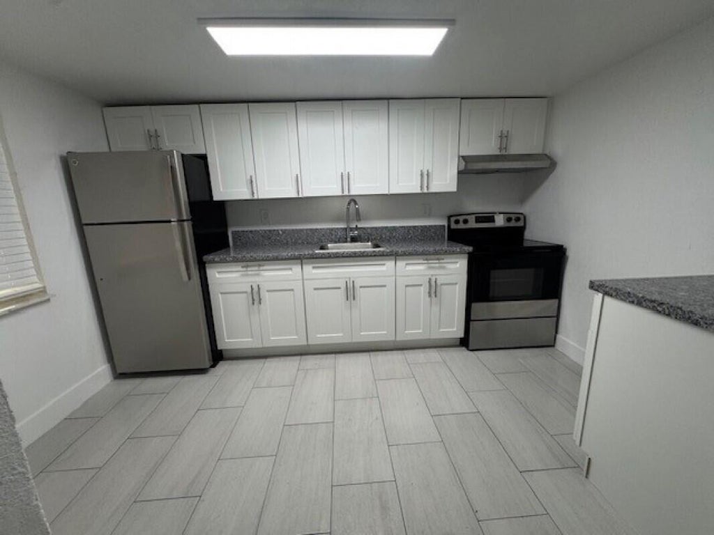 Photo of 3810 SW 60th Avenue, Davie, FL 33314 (MLS # B26065574)