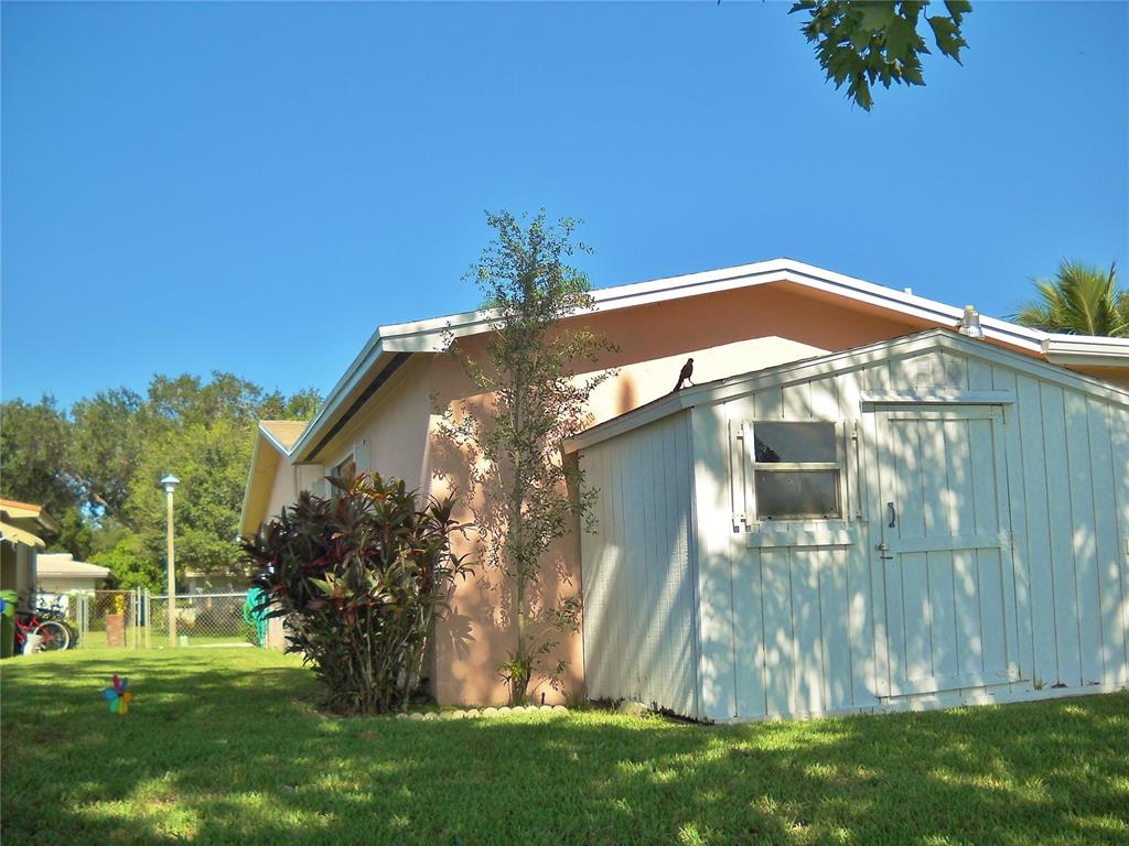 Pembroke Lakes Sec 2 81-4 - Residential