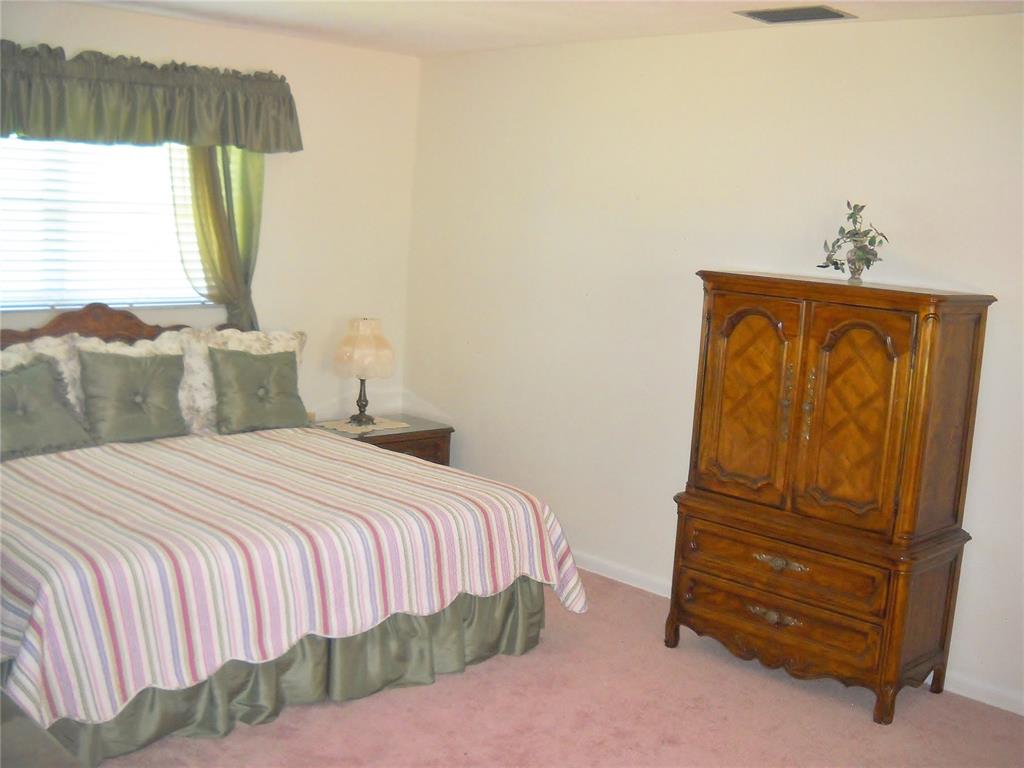 Pembroke Lakes Sec 2 81-4 - Residential