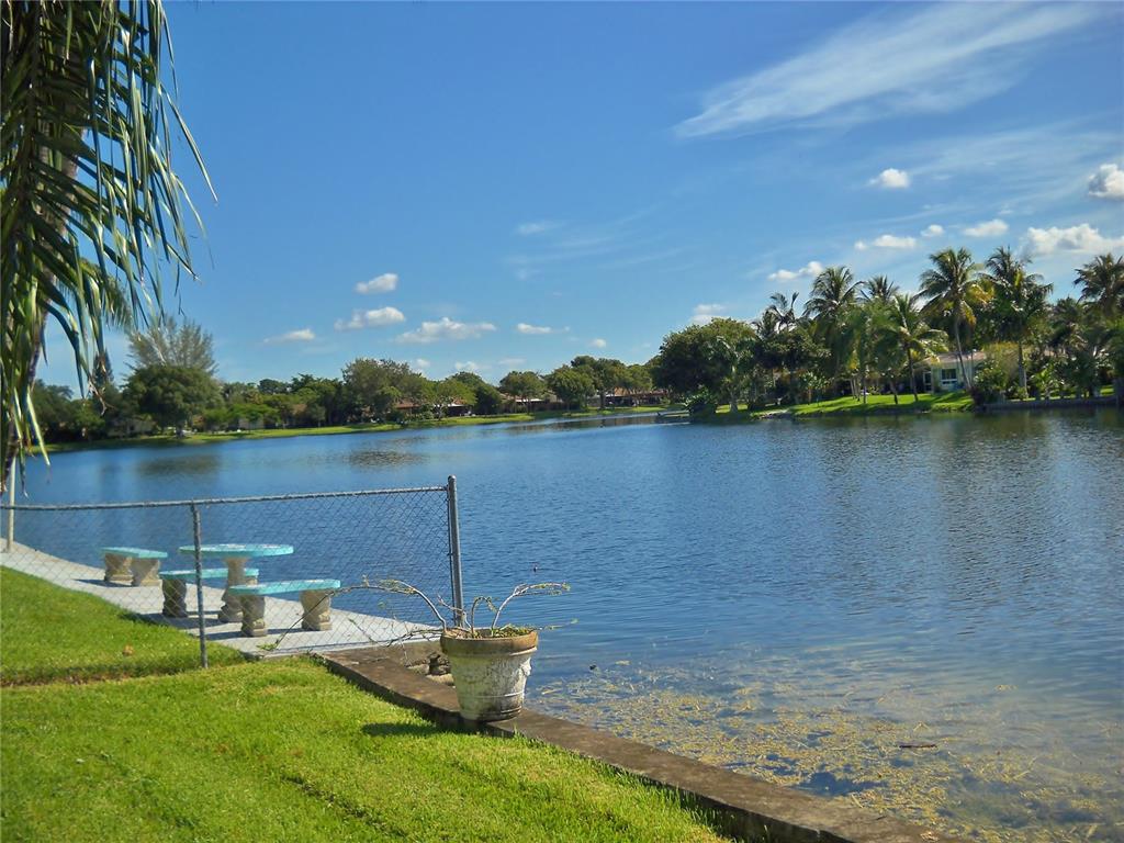 Pembroke Lakes Sec 2 81-4 - Residential
