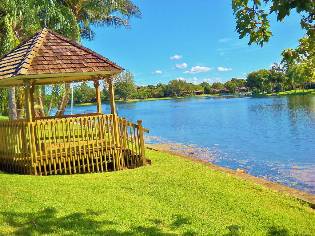 Pembroke Lakes Sec 2 81-4 - Residential