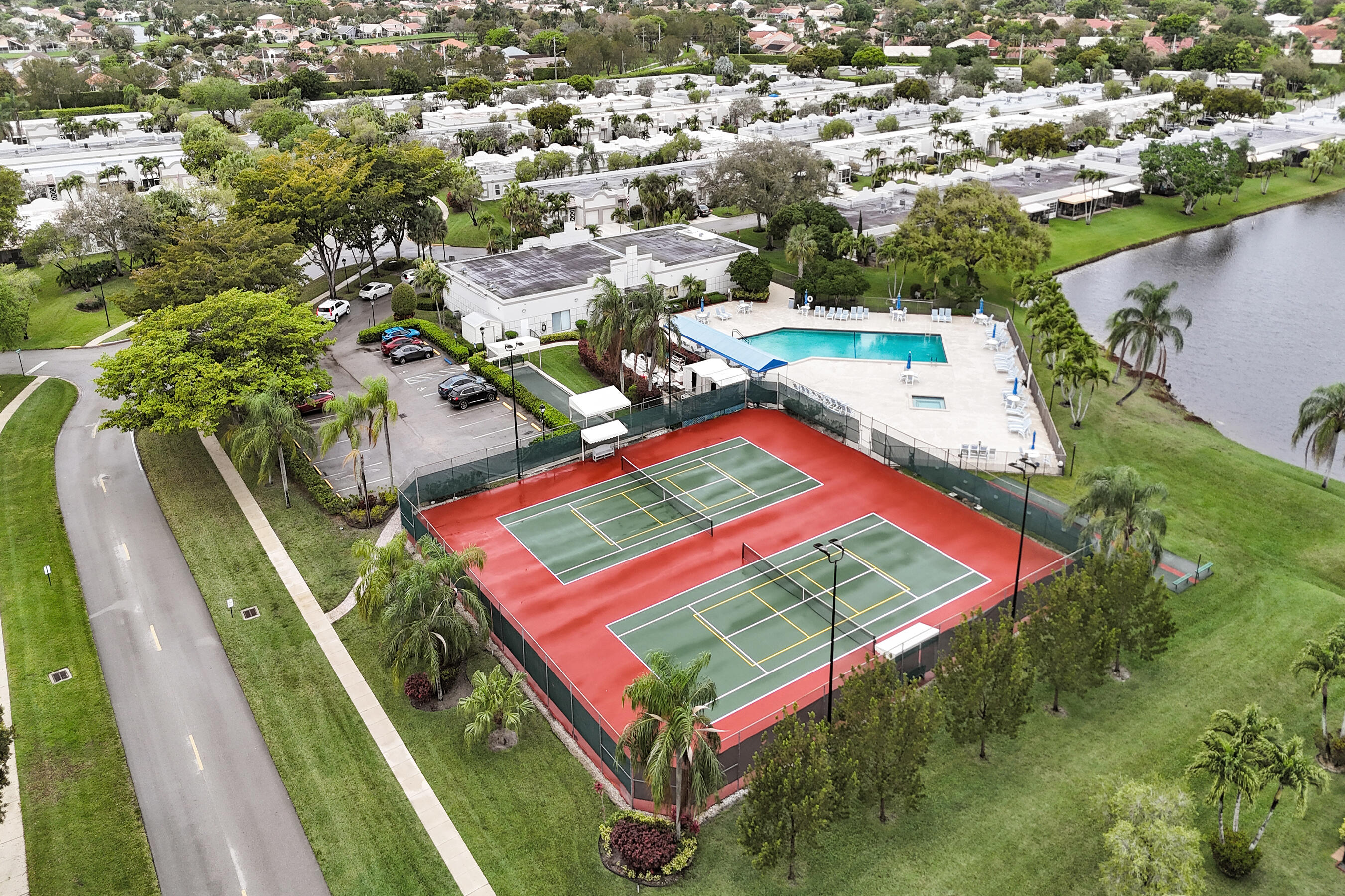 TOWN VILLAS - Residential