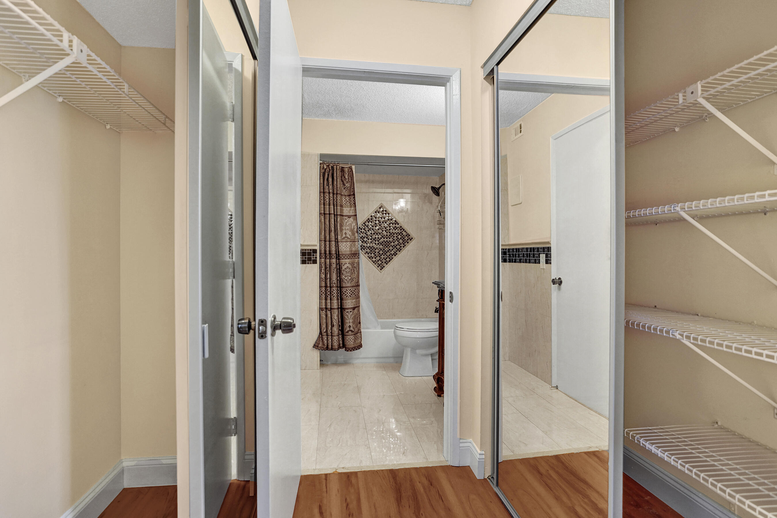 TOWN VILLAS - Residential