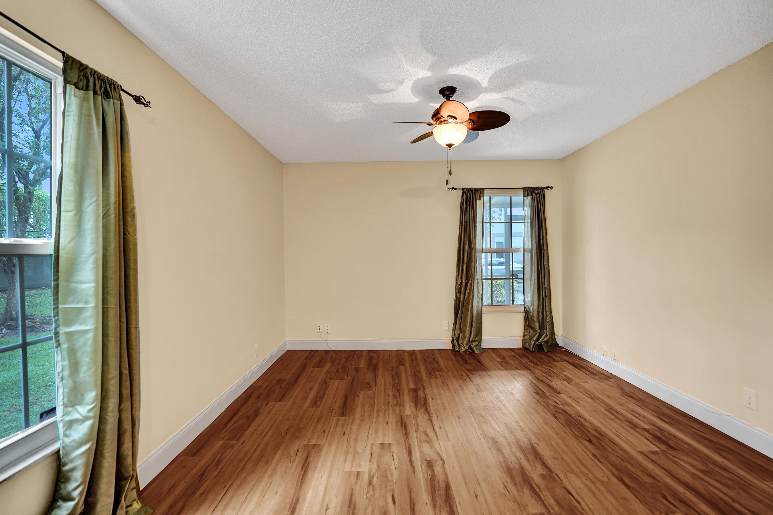 TOWN VILLAS - Residential