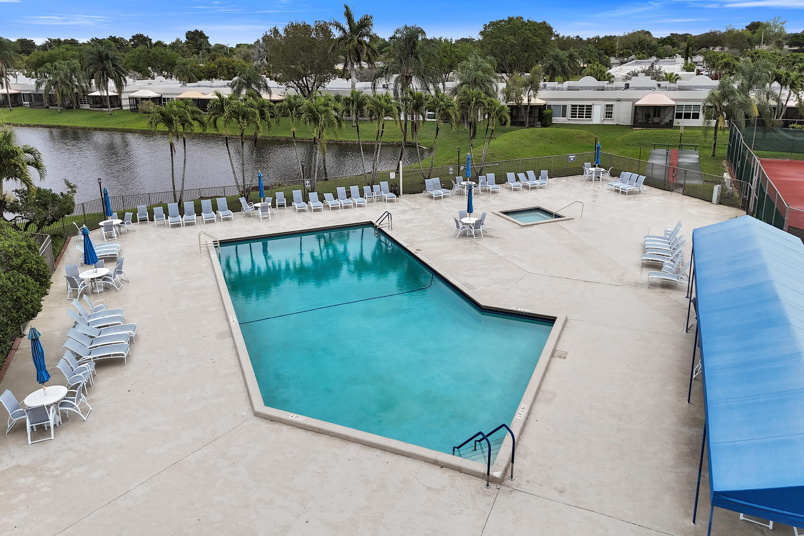 TOWN VILLAS - Residential