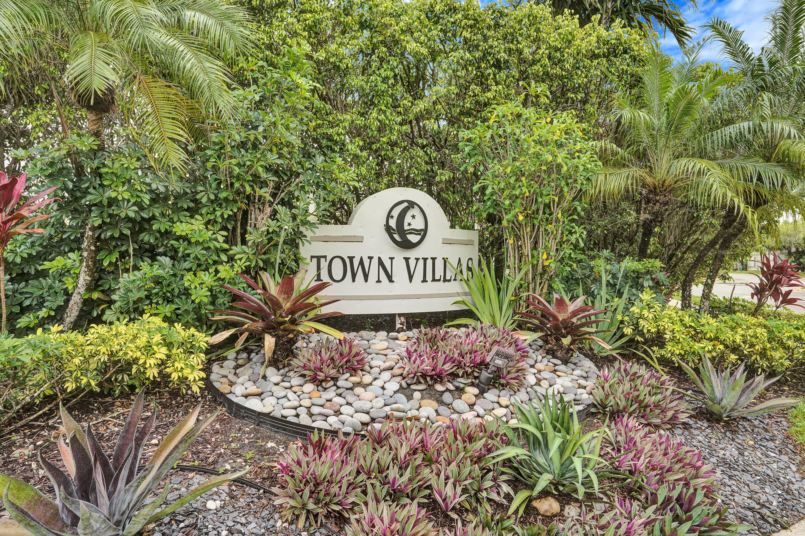 TOWN VILLAS - Residential