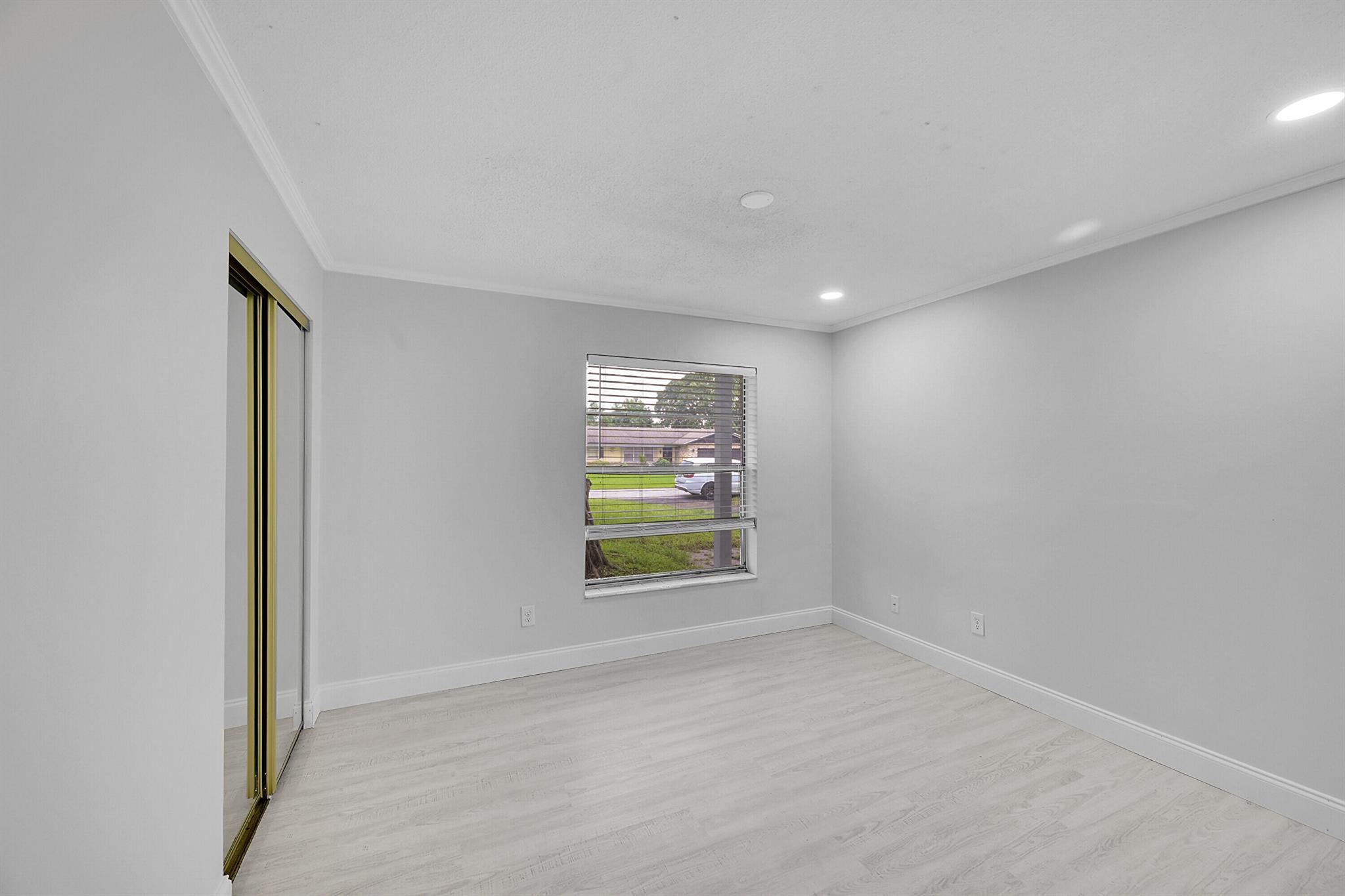 ISLAND ESTATES - Residential