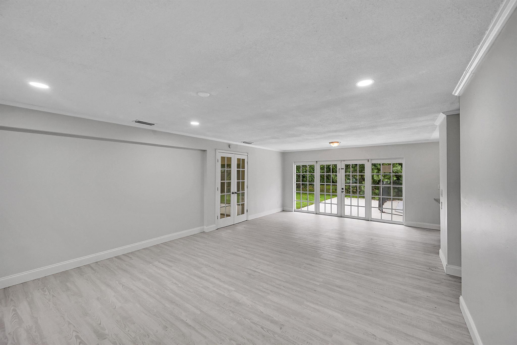 ISLAND ESTATES - Residential