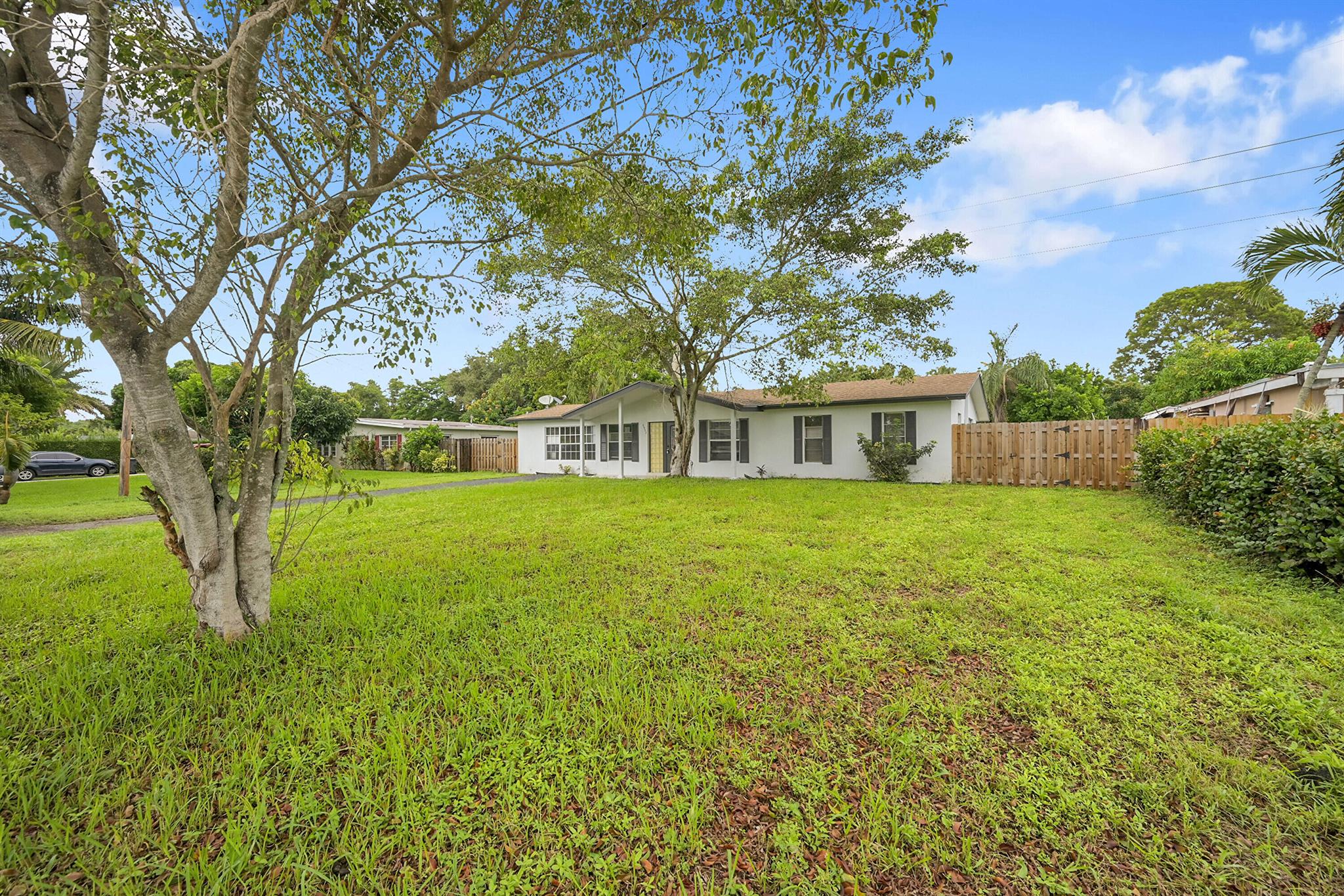 ISLAND ESTATES - Residential