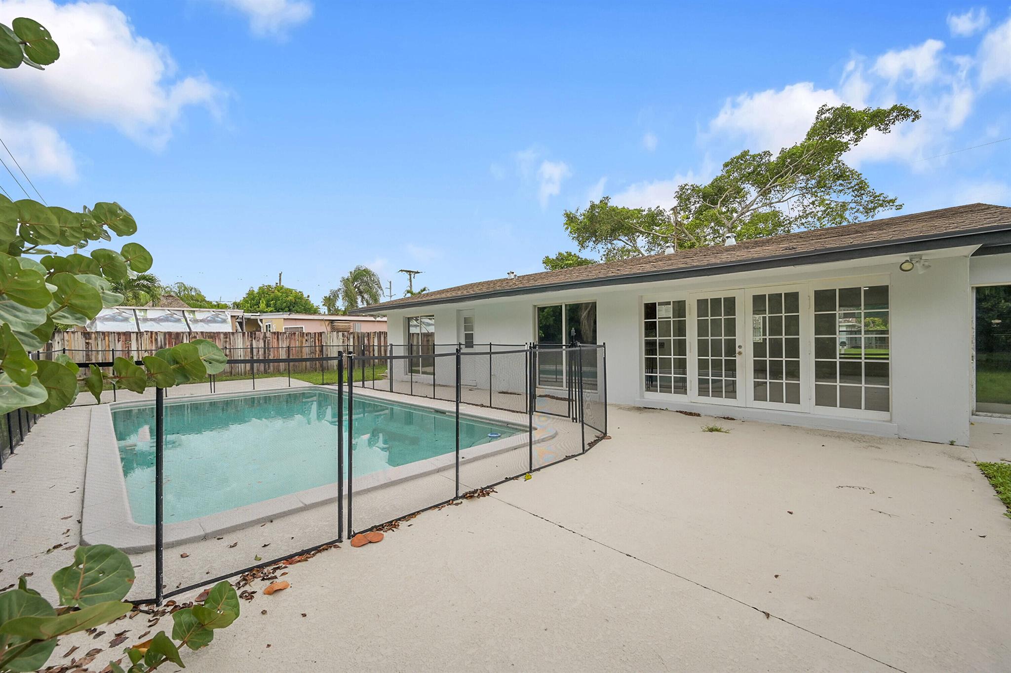 ISLAND ESTATES - Residential