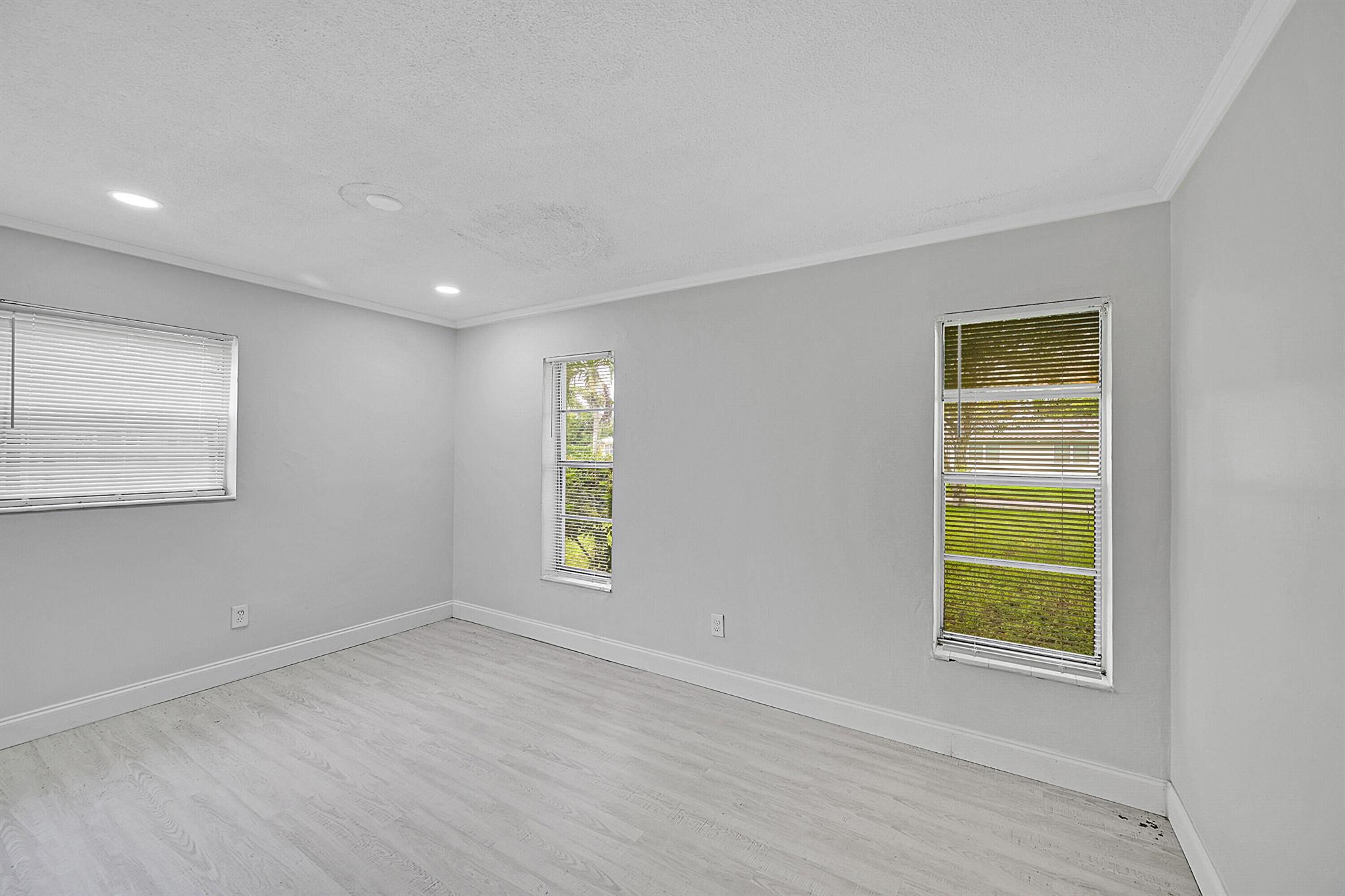 ISLAND ESTATES - Residential