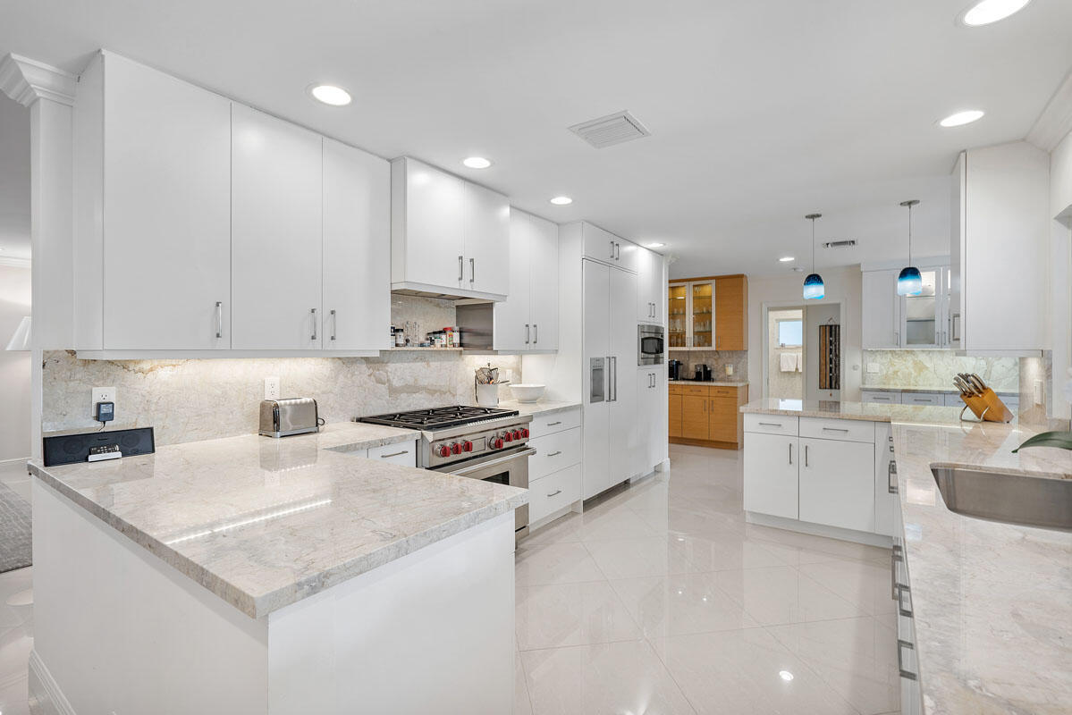 ROYAL PALM YACHT & COUNTRY CLUB - Residential