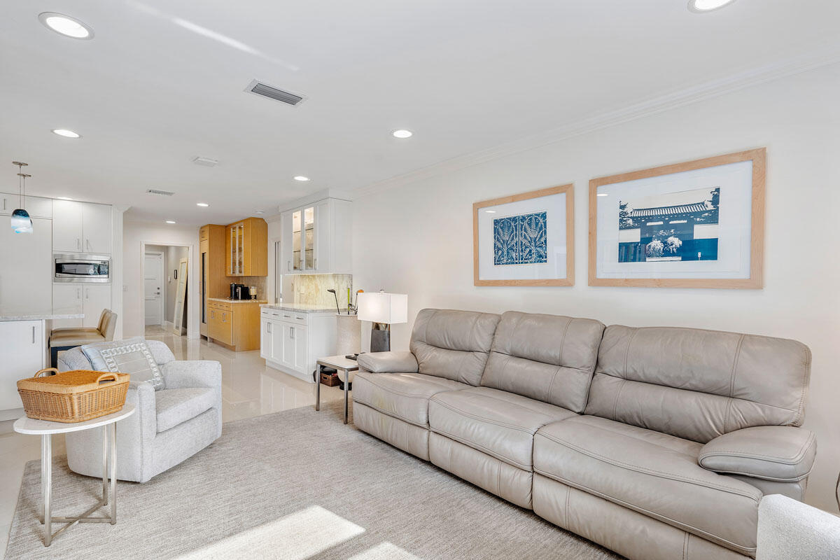 ROYAL PALM YACHT & COUNTRY CLUB - Residential