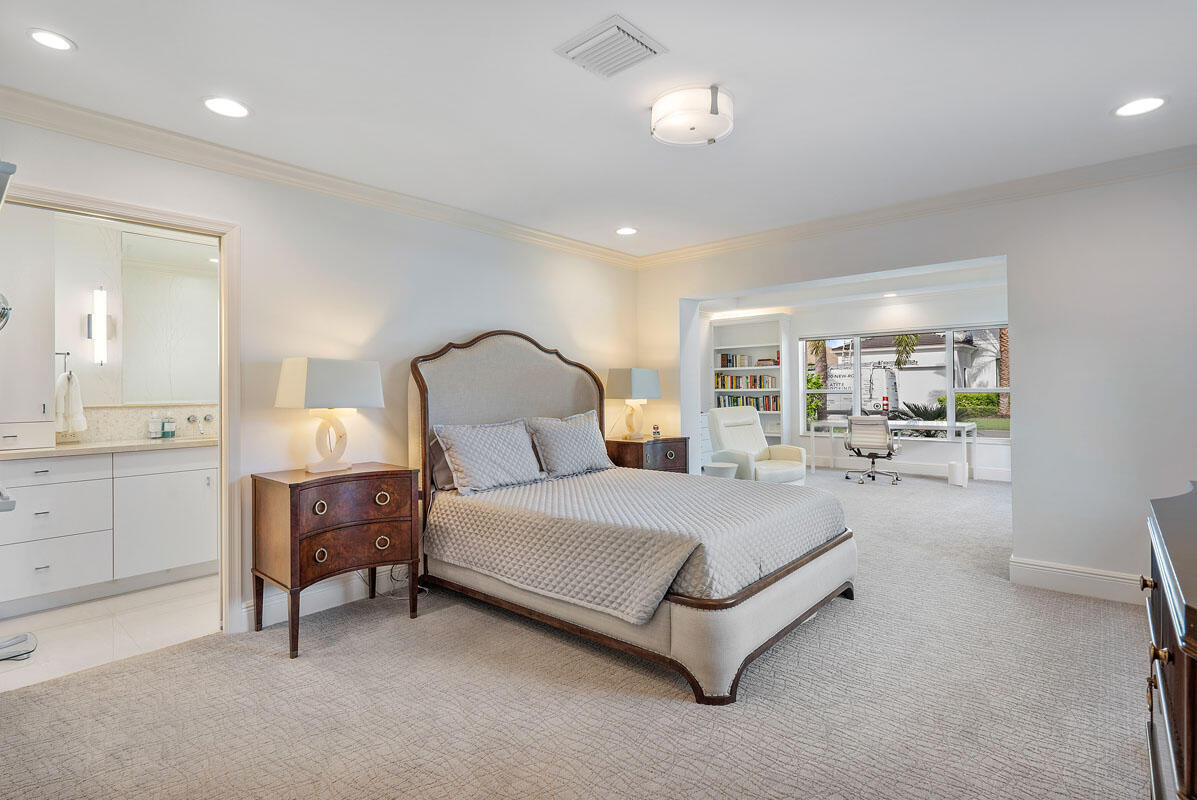 ROYAL PALM YACHT & COUNTRY CLUB - Residential