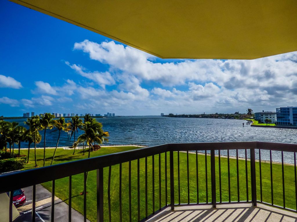 Photo of 115 Lakeshore Drive #447, North Palm Beach, FL 33408 (MLS # R10914389)