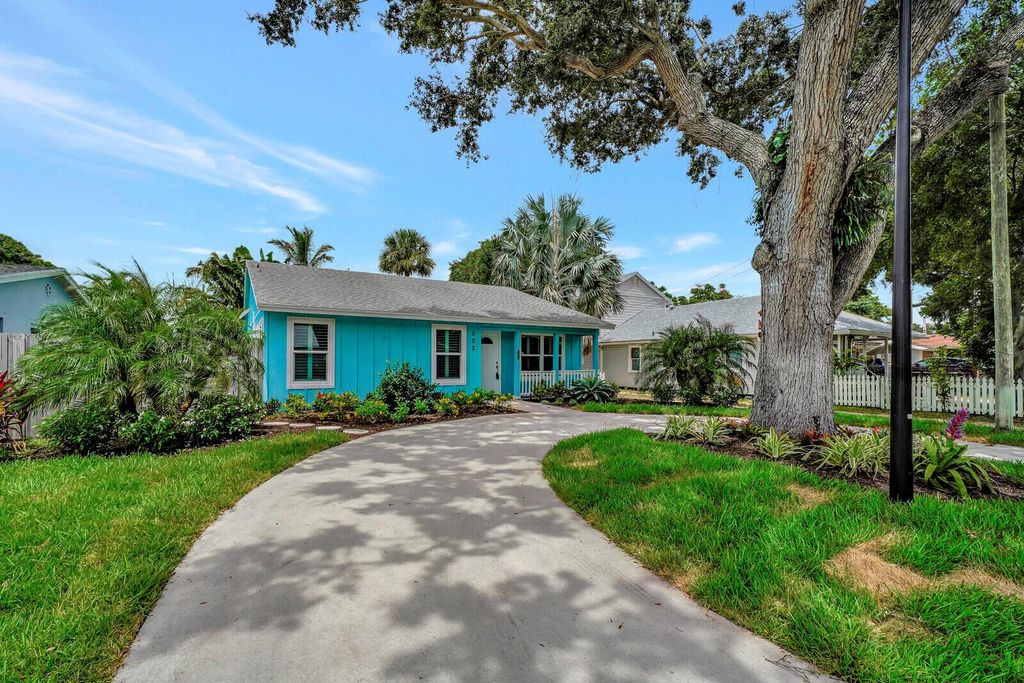 Photo of 502 Pinegrove Avenue, Jupiter, FL 33458 (MLS # R10894058)